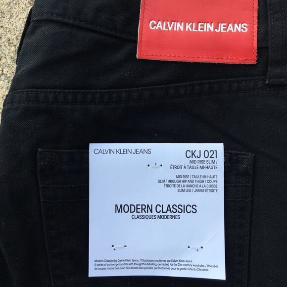 NWT Calvin Klein slim patchwork jeans. Size 26x30 - Picture 3 of 4